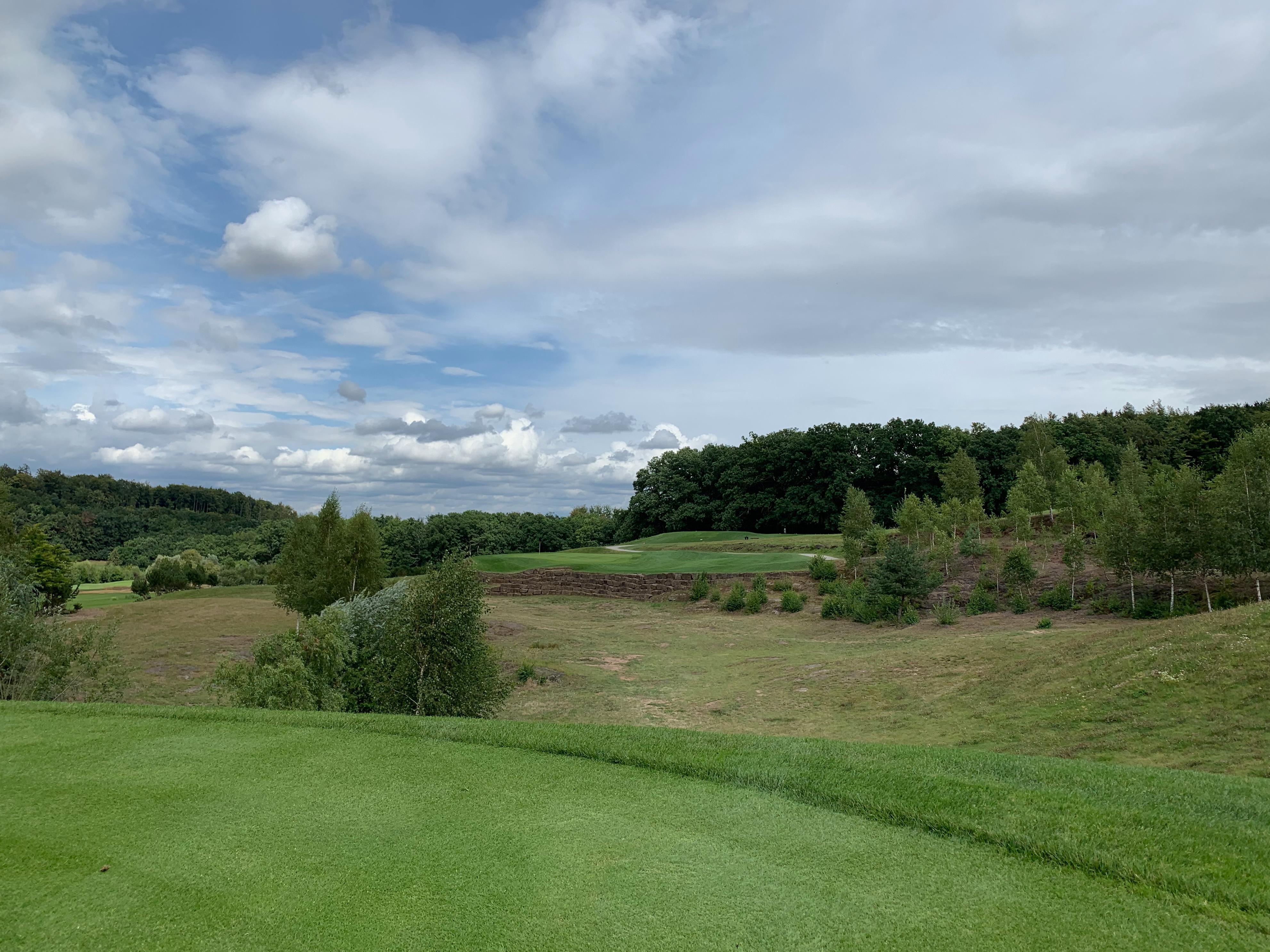 Bitte, flieg über die Schlucht, Abschlag Bahn 4