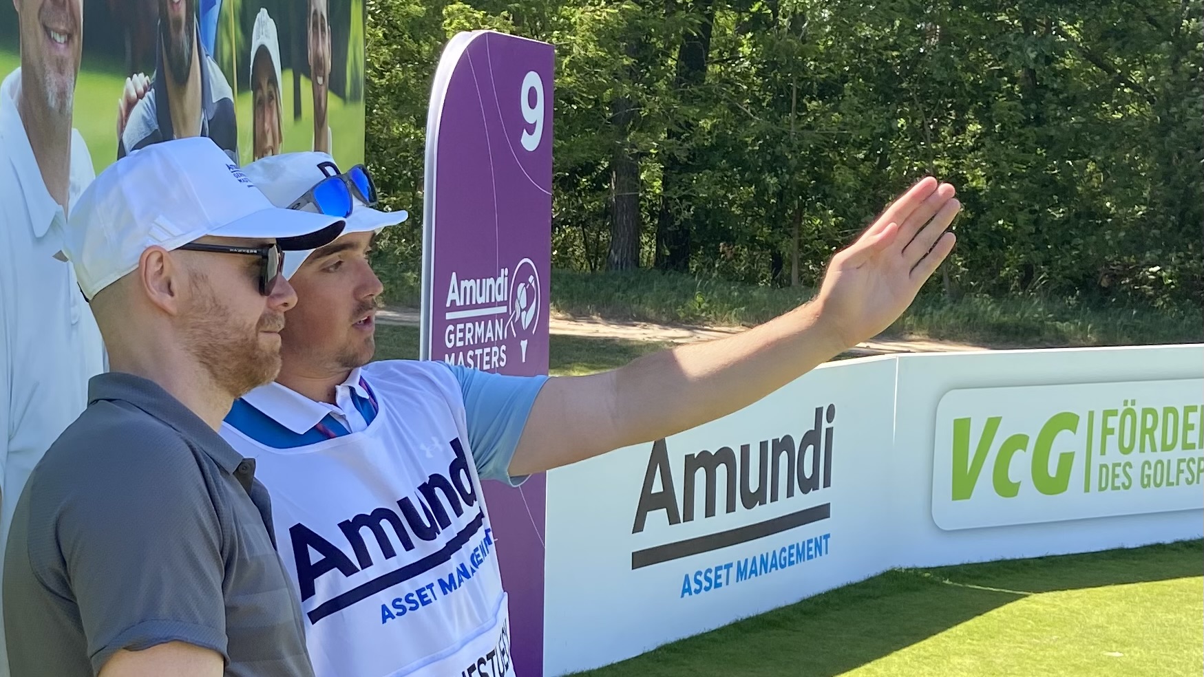 Hinter dem Baum die Zweite links und dann ... 