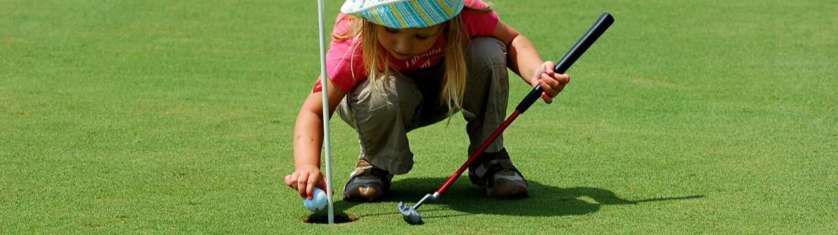 Mit den Kleinen aufs Grün macht auch den Großen Spaß Mit den Kleinen aufs Grün macht auch den Großen Spaß