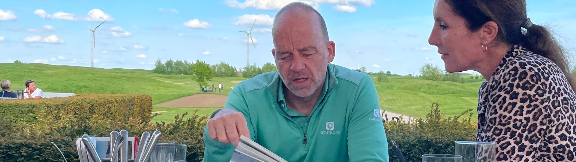 Mario Schomann gibt VcG-Redakteurin Imke Ulrich interessante Einblicke in den Golfreisemarkt Mario Schomann gibt VcG-Redakteurin Imke Ulrich interessante Einblicke in den Golfreisemarkt