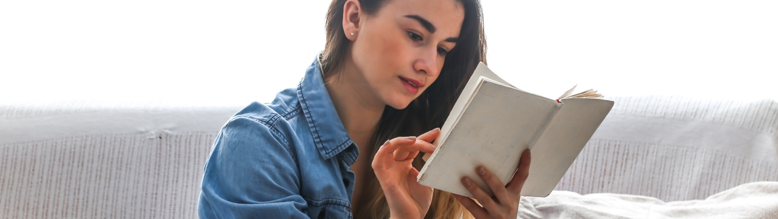 Lesen ist immer eine gute Idee, nicht nur zur Coronazeit Lesen ist immer eine gute Idee, nicht nur zur Coronazeit