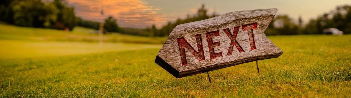 Nicht nur Schildern sollte man auf dem Golfplatz folgen